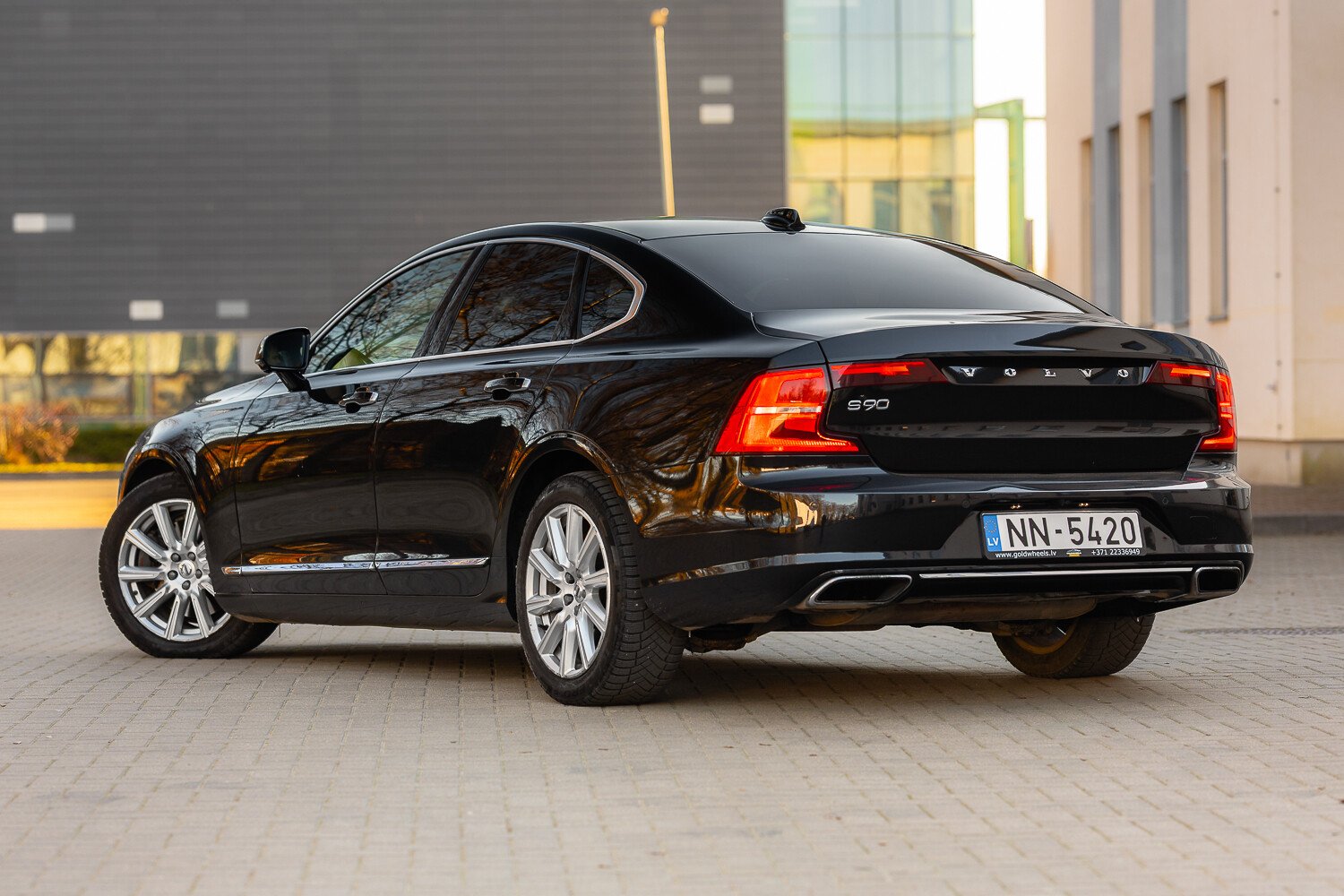 Volvo S90